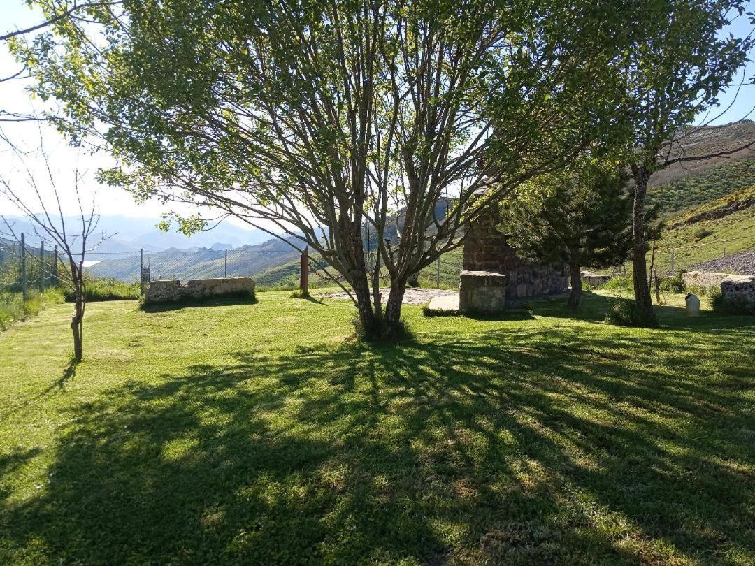 Hostal La Collada De Aralla Aralla de Luna Екстериор снимка